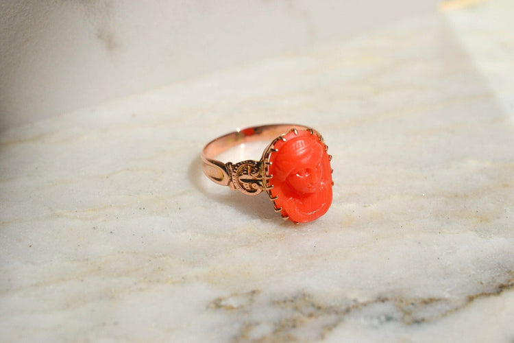 https://cdn.shopify.com/s/files/1/0963/7950/2920/files/bague-pierre-rouge_dd3c9e87-a8f9-4521-a2ec-938d706a323b.jpg?v=1781510196