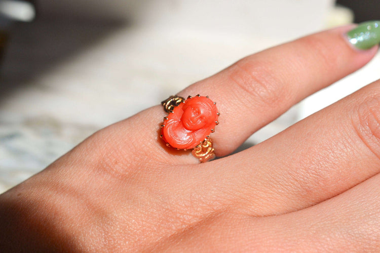 https://cdn.shopify.com/s/files/1/0963/7950/2920/files/bague-or-rose_bf16b104-fc99-4091-9a92-d8ec21fd99fc.jpg?v=1781510196