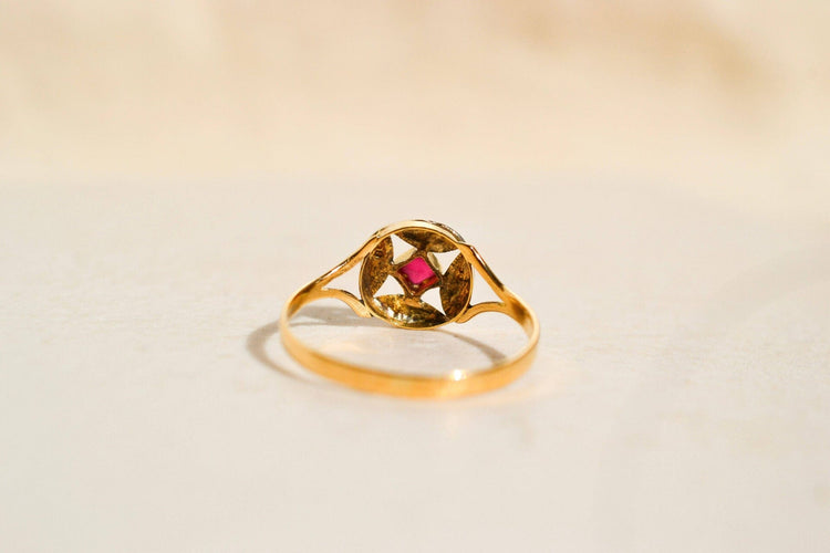 https://cdn.shopify.com/s/files/1/0963/7950/2920/files/bague-ancienne-or-5.jpg?v=1781510263