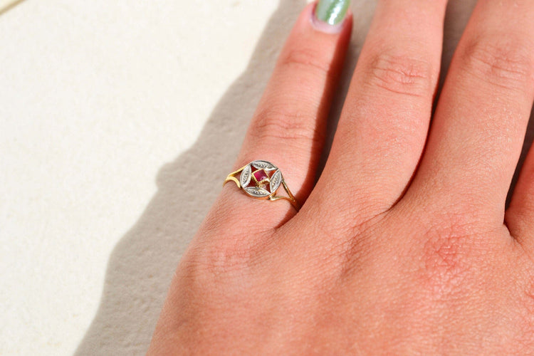 https://cdn.shopify.com/s/files/1/0963/7950/2920/files/bague-ronde-or.jpg?v=1781510264
