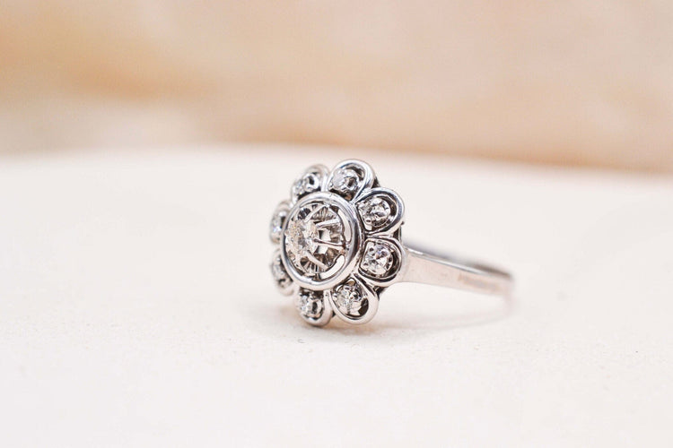 https://cdn.shopify.com/s/files/1/0963/7950/2920/files/bague-or-blanc-3.jpg?v=1781510385