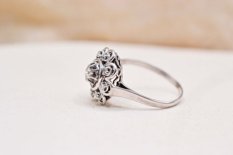 https://cdn.shopify.com/s/files/1/0963/7950/2920/files/bague-diamants-2.jpg?v=1781510383