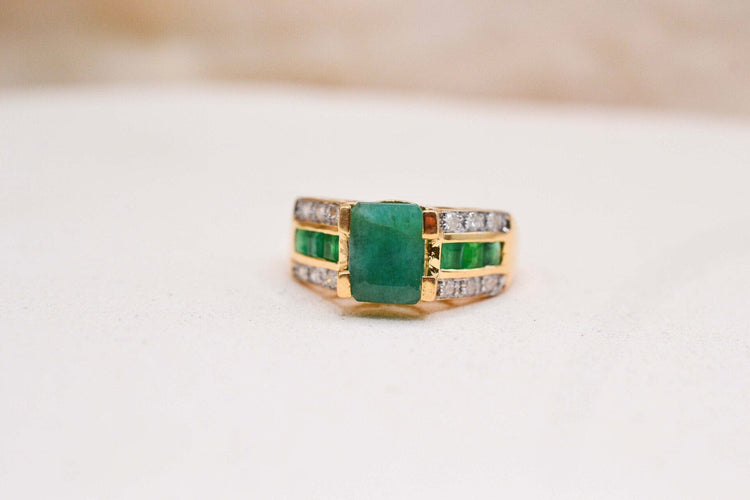 https://cdn.shopify.com/s/files/1/0963/7950/2920/files/bague-emeraude-2.jpg?v=1781510408