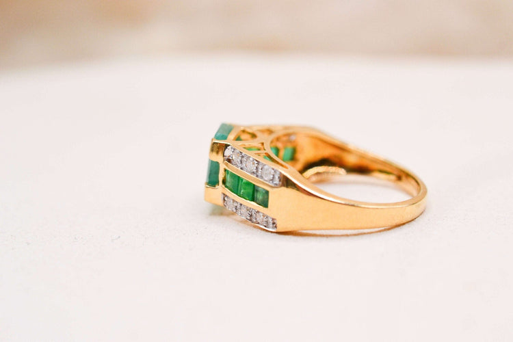 https://cdn.shopify.com/s/files/1/0963/7950/2920/files/bague-diamants-1.jpg?v=1781510408