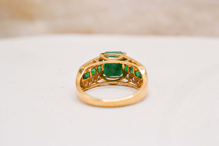 https://cdn.shopify.com/s/files/1/0963/7950/2920/files/bague-ancienne-emeraude_30145c0a-3eee-4013-b6b8-623a9f41a5d2.jpg?v=1781510408