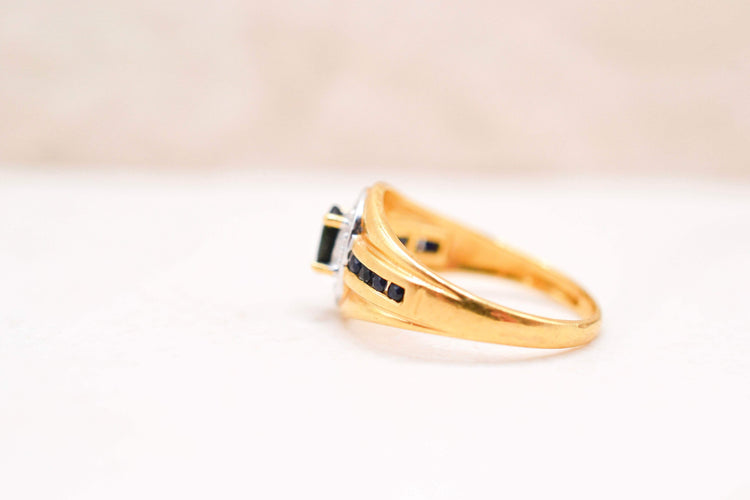 https://cdn.shopify.com/s/files/1/0963/7950/2920/files/bague-jonc-saphir-diamants.jpg?v=1781693959