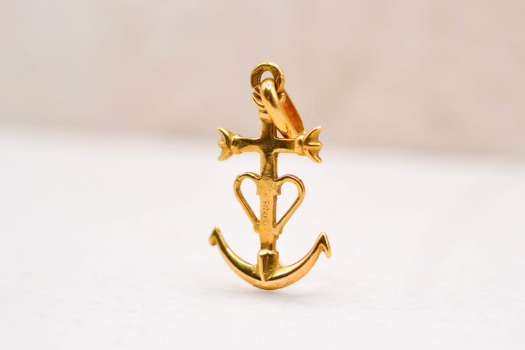 https://cdn.shopify.com/s/files/1/0963/7950/2920/files/bijou-ancien-or-jaune_b509be8f-6679-426a-8049-99e48a71afcb.jpg?v=1781695443