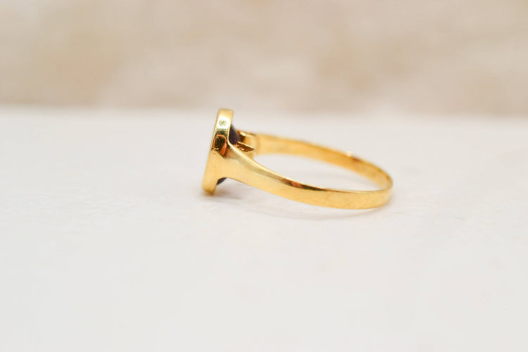 https://cdn.shopify.com/s/files/1/0963/7950/2920/files/bague-vintage-grenat.jpg?v=1782305991