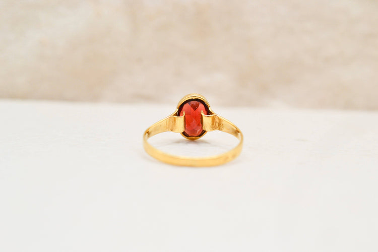 https://cdn.shopify.com/s/files/1/0963/7950/2920/files/bague-ancienne-grenat.jpg?v=1782305992
