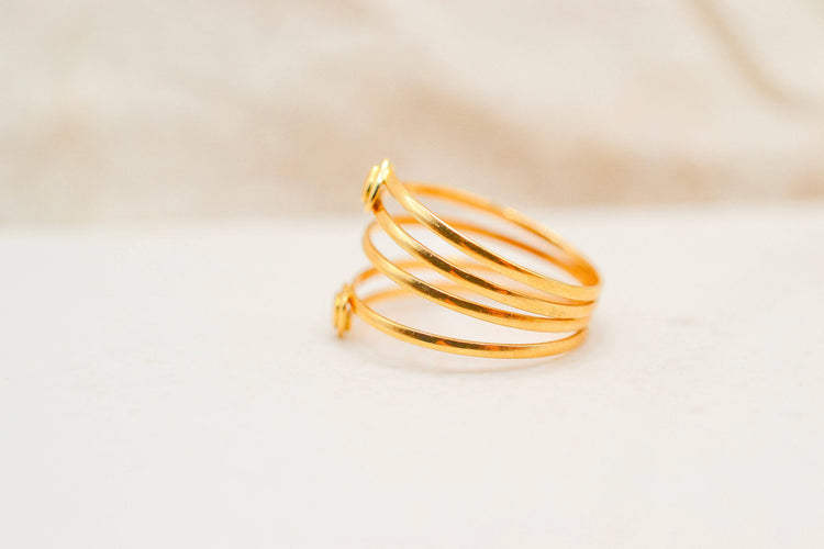 https://cdn.shopify.com/s/files/1/0963/7950/2920/files/bague-ancienne-or-jaune_a73e2469-a2b3-43d5-ac14-4212412c5609.jpg?v=1782398100