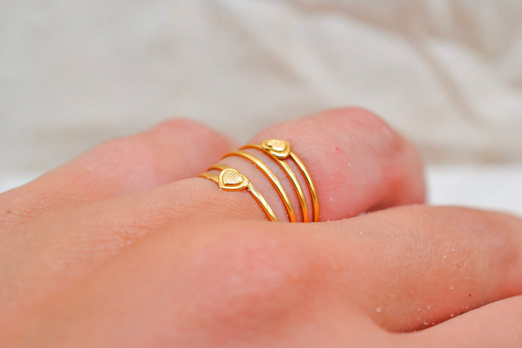 https://cdn.shopify.com/s/files/1/0963/7950/2920/files/bague-coeur-multianneaux.jpg?v=1782398101