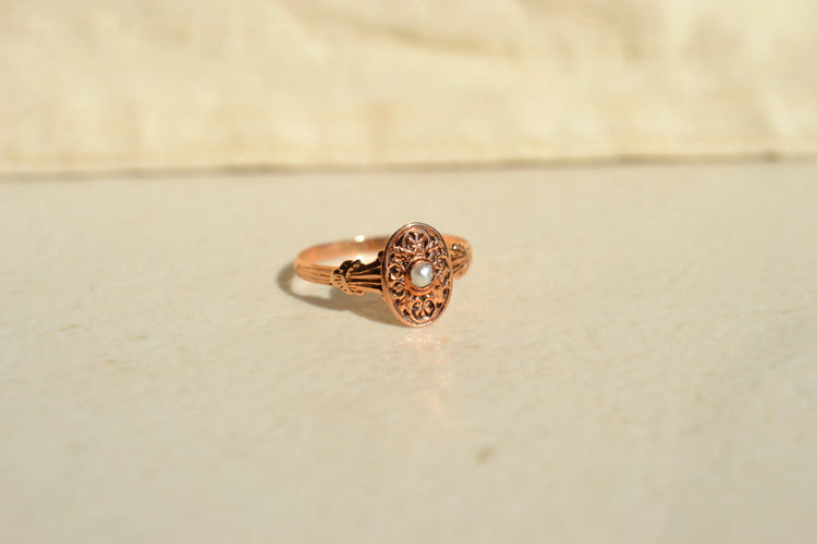 https://cdn.shopify.com/s/files/1/0963/7950/2920/files/bague-vintage-or-rose-perle-siecle.webp?v=1783090486