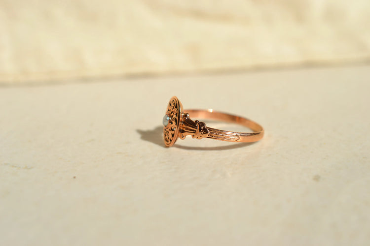 https://cdn.shopify.com/s/files/1/0963/7950/2920/files/bague-ancienne-or-rose-perle-19eme-siecle_2c9ae9e0-6ebd-45b5-b7a3-c02ee8583a3a.webp?v=1783090662