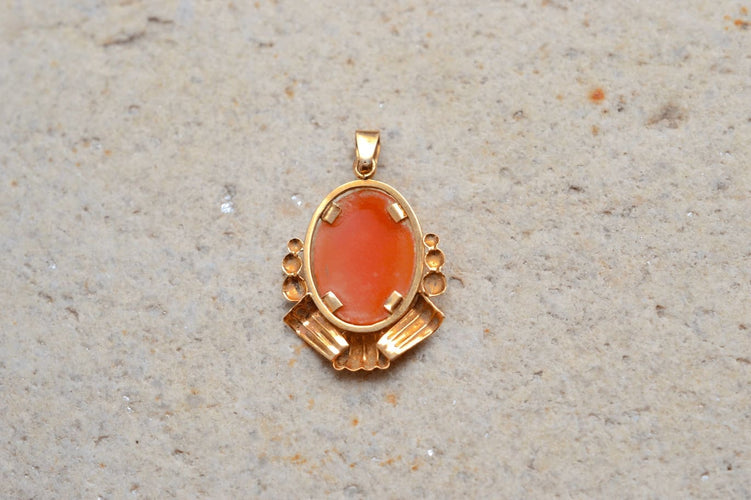 https://cdn.shopify.com/s/files/1/0963/7950/2920/files/pendentif-camee-perle_916f4c02-f6ad-475e-8051-66d1068fb8ad.jpg?v=1779981231