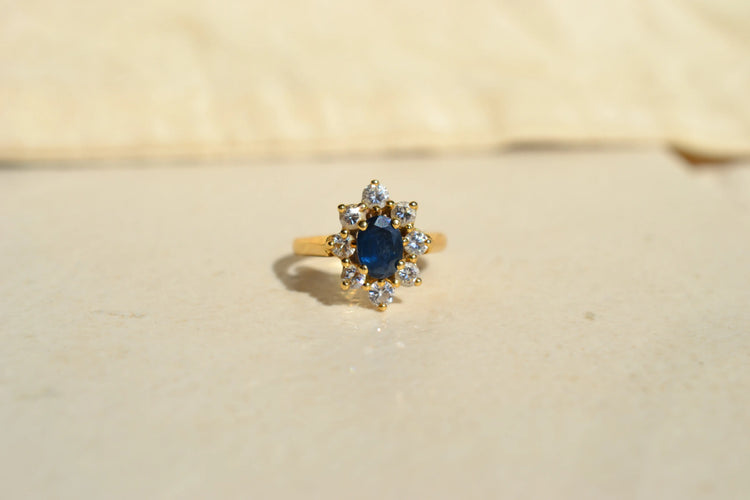 https://cdn.shopify.com/s/files/1/0963/7950/2920/files/bague-Daisy-Vintage-Lady-Di.webp?v=1783346563