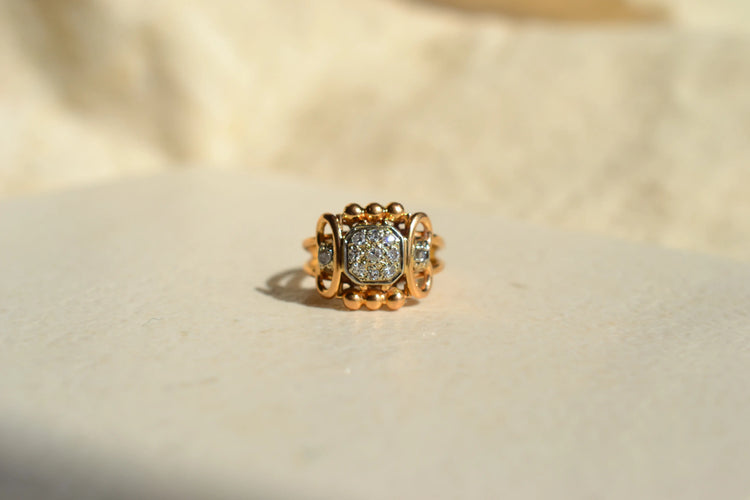 https://cdn.shopify.com/s/files/1/0963/7950/2920/files/bague-ancienne-diamants-belle-epoque.webp?v=1783346725