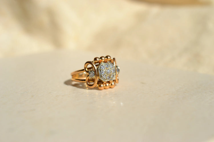 https://cdn.shopify.com/s/files/1/0963/7950/2920/files/bague-diamants-belle-epoque-or-jauneJPG.webp?v=1783346725