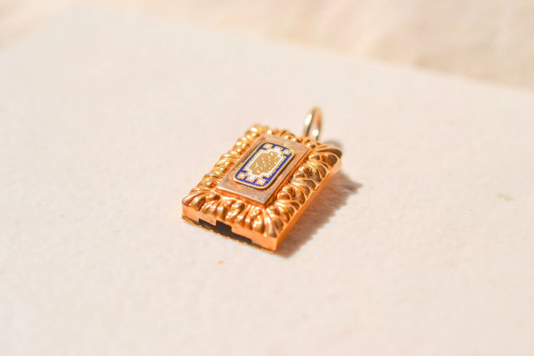 https://cdn.shopify.com/s/files/1/0963/7950/2920/files/pendentif-or-jaune.webp?v=1784125498
