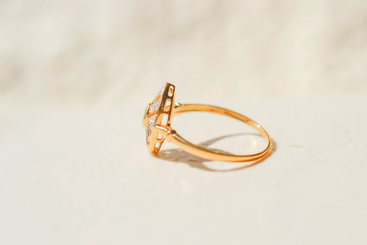 https://cdn.shopify.com/s/files/1/0963/7950/2920/files/bague-navette-vintage-deux-ors.webp?v=1784126491