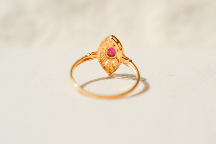 https://cdn.shopify.com/s/files/1/0963/7950/2920/files/bague-navette-rubis.webp?v=1784126490