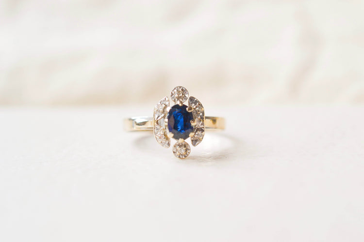 https://cdn.shopify.com/s/files/1/0963/7950/2920/files/bague-marguerite-or-blanc_664ea675-c2f5-43b0-a86e-e8ec6f2acbec.jpg?v=1784552677