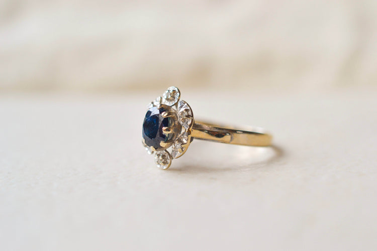 https://cdn.shopify.com/s/files/1/0963/7950/2920/files/bague-marguerite-ancienne_16cb32fa-4a5f-4d41-a459-671cf29e2635.jpg?v=1784552677