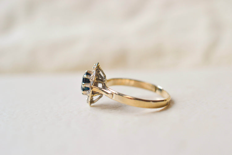 https://cdn.shopify.com/s/files/1/0963/7950/2920/files/bague-marguerite-saphir-diamants_d7db9a5d-1f44-4a00-84ad-2596784a60ed.jpg?v=1784552677