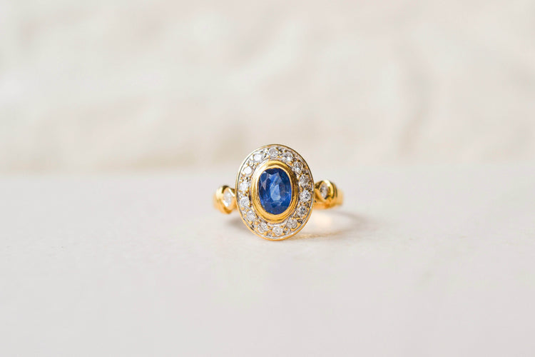 https://cdn.shopify.com/s/files/1/0963/7950/2920/files/bague-ovale-or.jpg?v=1784549395