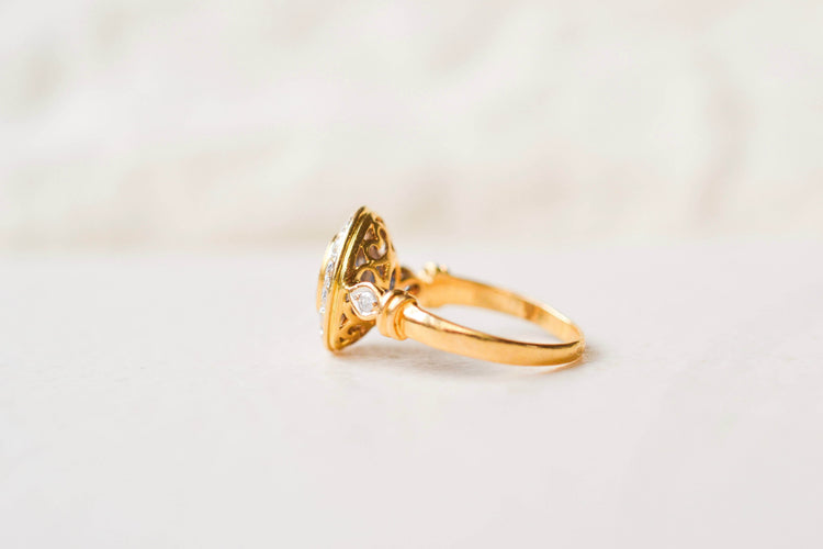 https://cdn.shopify.com/s/files/1/0963/7950/2920/files/bague-ovale-vintage_747b07a1-8a32-455f-b413-a839ae07b875.jpg?v=1784549395