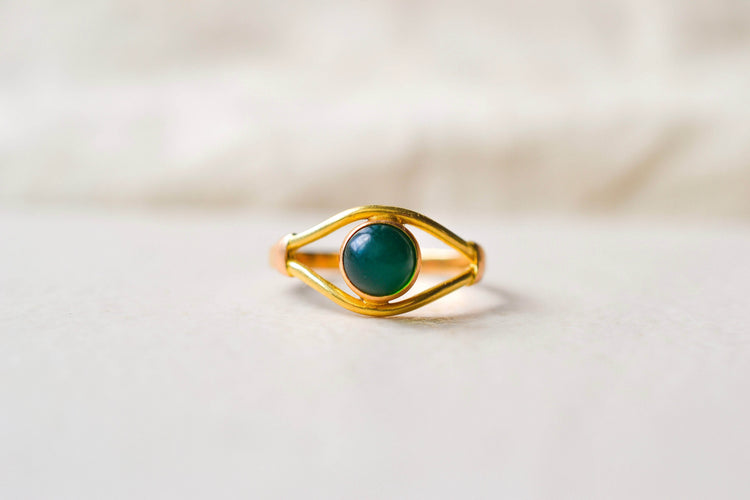 https://cdn.shopify.com/s/files/1/0963/7950/2920/files/bague-or-jaune_60472f4e-e0f8-4898-88b6-4b2812a732ed.jpg?v=1784557170