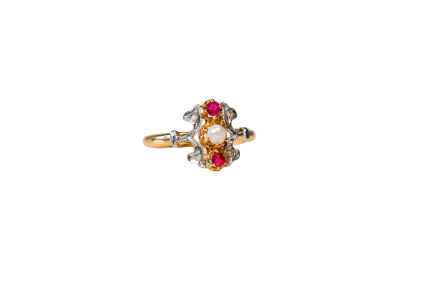 Bague 53 Bague fleuron en deux ors, rubis et diamants 58 Facettes 3735