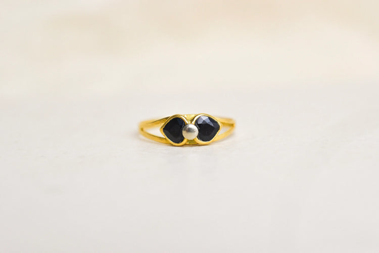 https://cdn.shopify.com/s/files/1/0963/7950/2920/files/bague-noeud-vintage.webp?v=1784723431