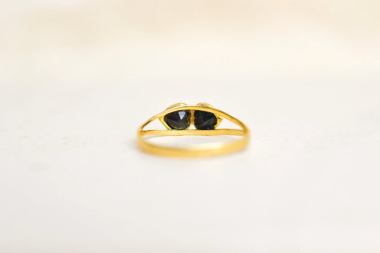https://cdn.shopify.com/s/files/1/0963/7950/2920/files/bague-or-jaune-melanite.webp?v=1784723430