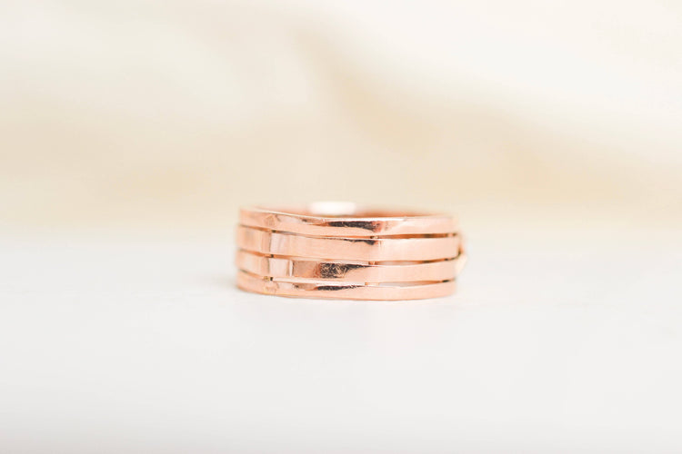 https://cdn.shopify.com/s/files/1/0963/7950/2920/files/bague-decor-etoile.jpg?v=1784791650
