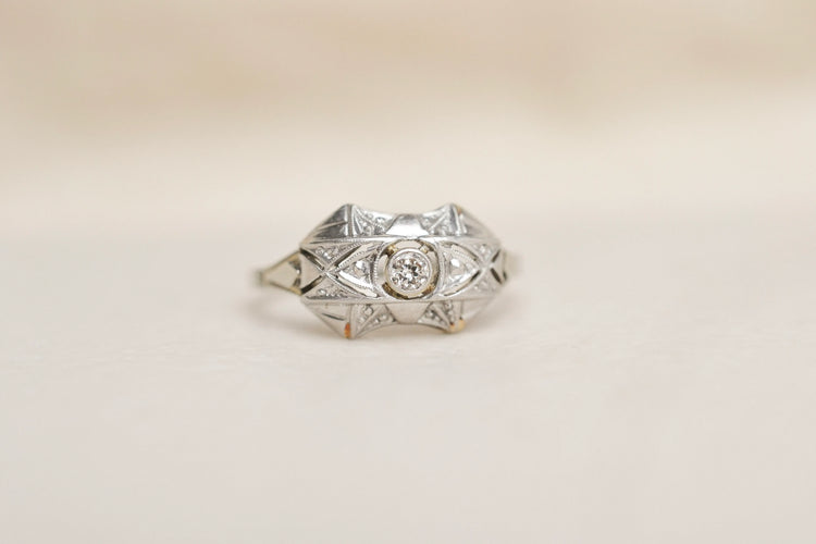 https://cdn.shopify.com/s/files/1/0963/7950/2920/files/bague-diamant-or-blanc.webp?v=1784881034