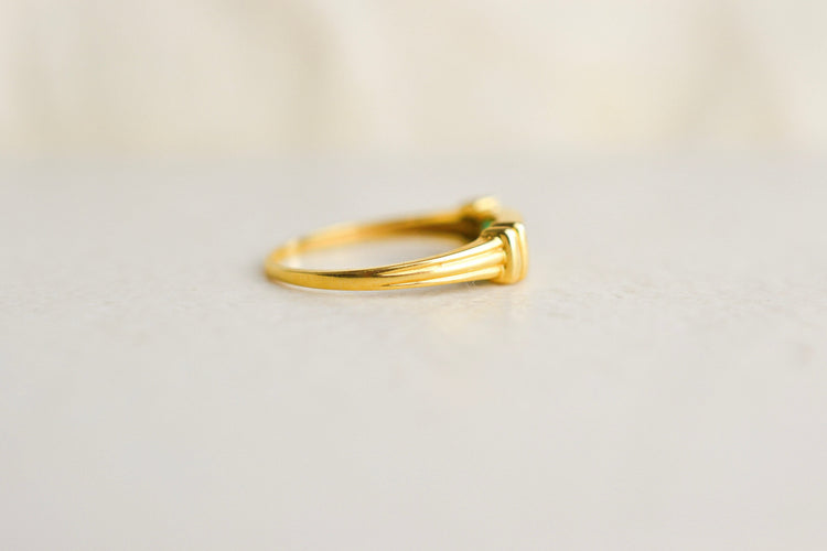https://cdn.shopify.com/s/files/1/0963/7950/2920/files/bague-emeraude-or_c81c711e-d3d9-438e-bf5a-dfdf9e13085d.jpg?v=1784882773
