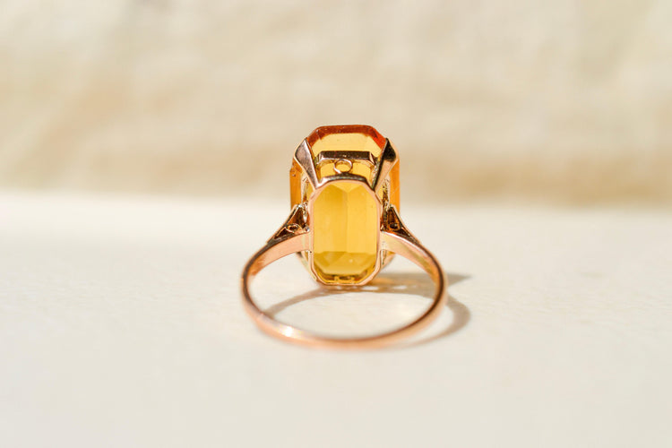 https://cdn.shopify.com/s/files/1/0963/7950/2920/files/bague-cocktail-vintage_9d9acb91-22c5-4a8c-97a1-0a5cd5117271.jpg?v=1784901314