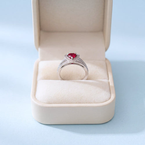 bague-mauboussin-dream-love-rubis-diamants-or-gris-18k-750-ecrin-vue-frontale.jpg