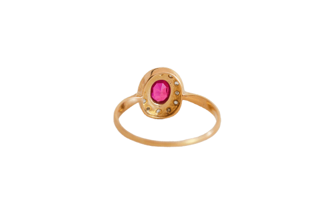 Ovale ring met robijn en diamanten 