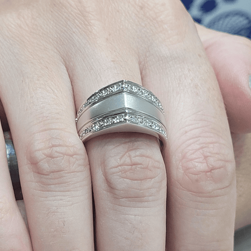 Bague 57 Bague en or blanc 18k et diamants 58 Facettes S312