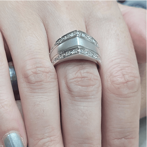 Bague 57 Bague en or blanc 18k et diamants 58 Facettes S312