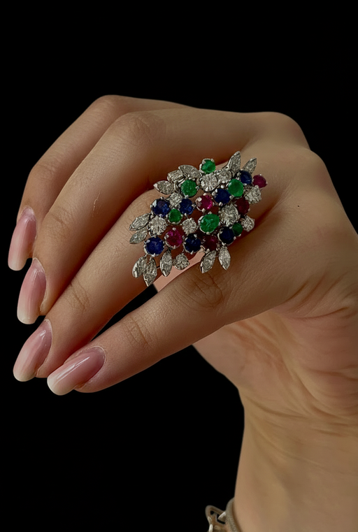 Bague I colori della vita - Bague en platine diamants, émeraudes, rubis et saphirs 58 Facettes