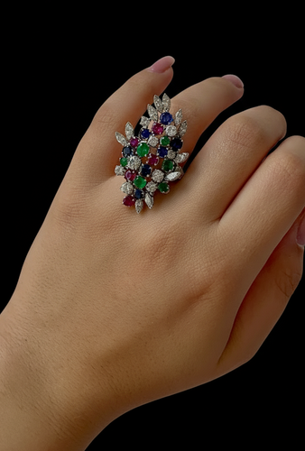 Bague 56 I colori della vita - Bague en platine avec diamants, émeraudes, rubis et saphirs 58 Facettes