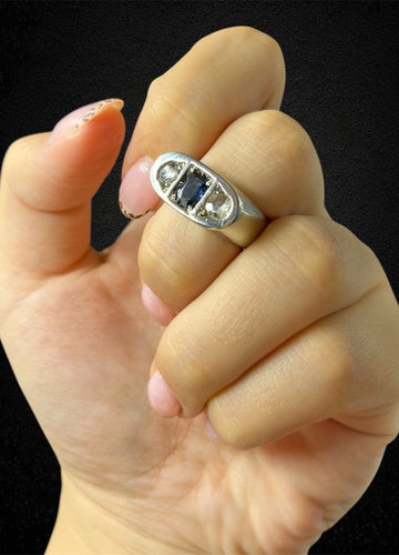Bague 56 Roberto Borghesi - Bague à pont en or blanc, saphir et diamants 58 Facettes