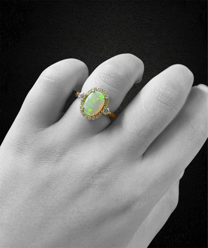 Bague 64.5 Bague marguerite - Opale arlequin et diamants en or jaune 18 carats 58 Facettes