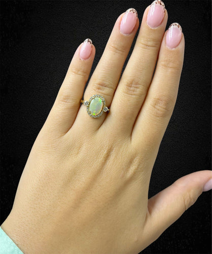 Bague 64.5 Bague marguerite - Opale arlequin et diamants en or jaune 18 carats 58 Facettes