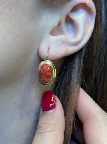 Boucles d'oreilles Boucles d’oreilles camées en or jaune 18K et corail, style Rome antique 58 Facettes