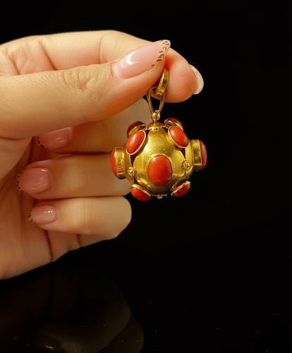 Pendentif Mina - Pendentif en or jaune et corail 58 Facettes