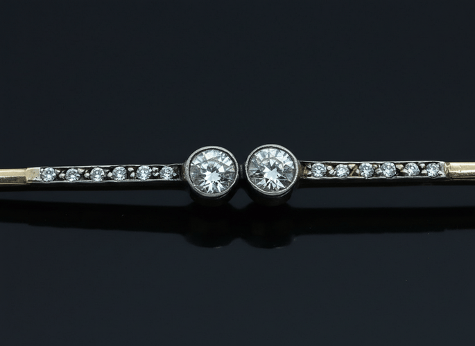Broche Spilla à barretta avec diamants 58 Facettes