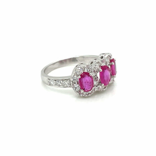 Bague 56 Bague trois pierres rubis et diamants en or 18k 58 Facettes